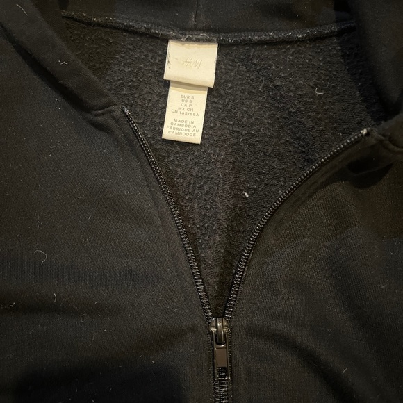 Black hoodie size small - Picture 2 of 3
